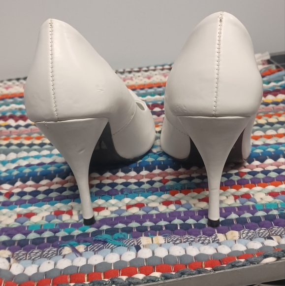 Shoes - Picture 3 of 4